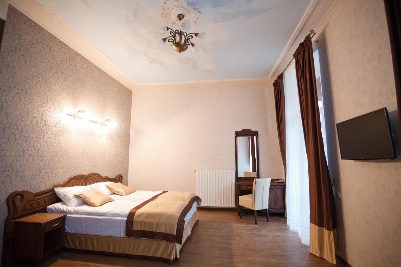 Mini-Hotel Guest House Inn Lviv Buitenkant foto